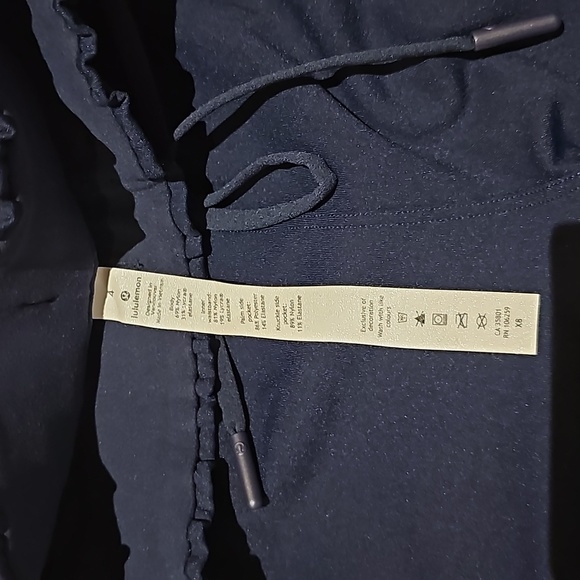 Lululemon women's 7/8 pant in Navy. Size 4 . - Picture 7 of 10